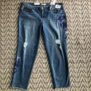 Jessica Simpson mika best friend embroidered lightly distressed size 32 raw hem